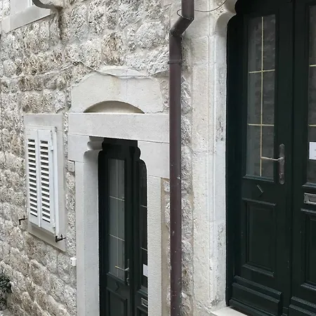 Ribambit- One Bedroom First Floor *
